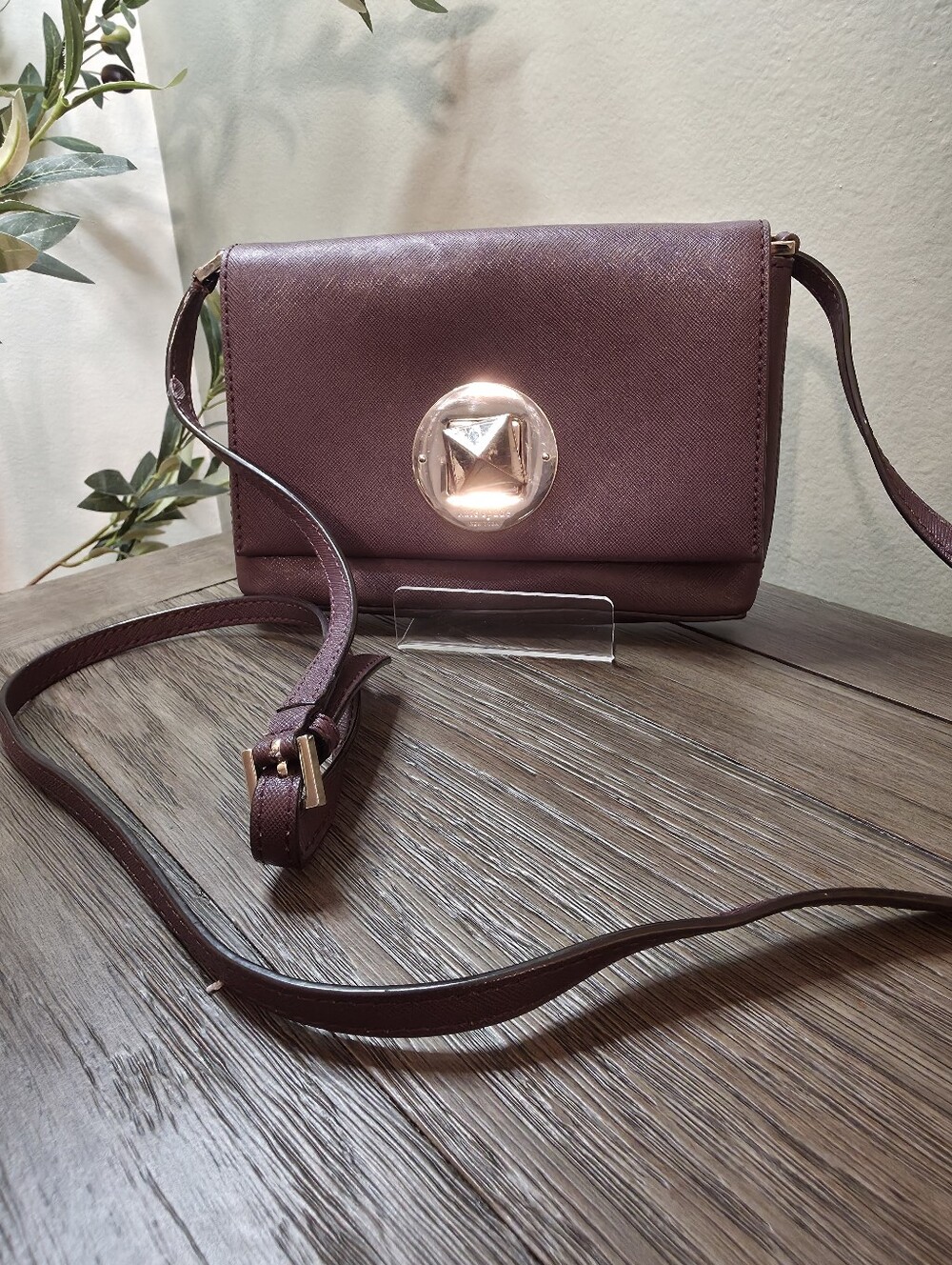 Kate Spade Women's Saffiano Crossbody Bag in Burgundy - Designer Style